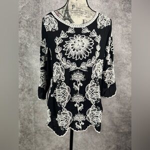 Solitaire Black and White Floral Embroidered Blouse Size L